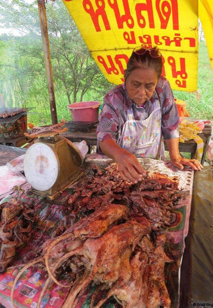 Продажа жареных крыс в Таиланде