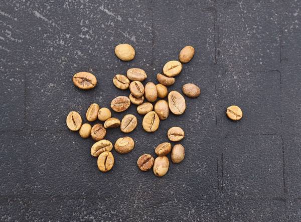 Зерна кофе робуста фото (лат. Coffea canephora, син. Coffea robusta)